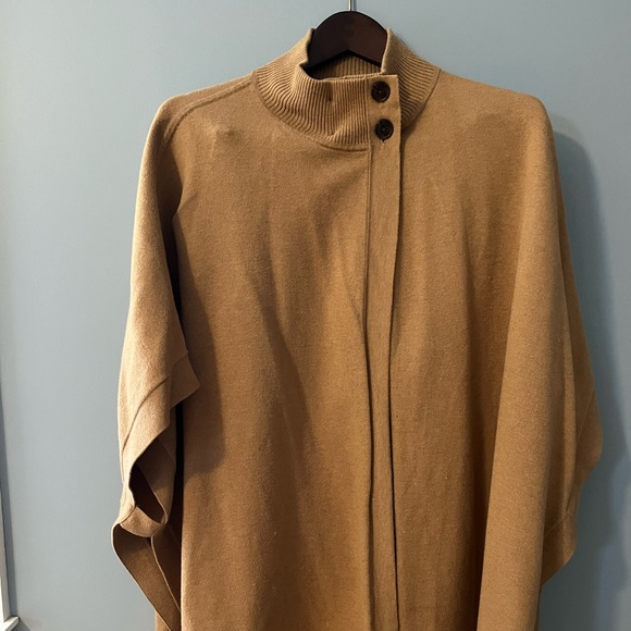 Banana Republic Sweater - Picture 2 of 4